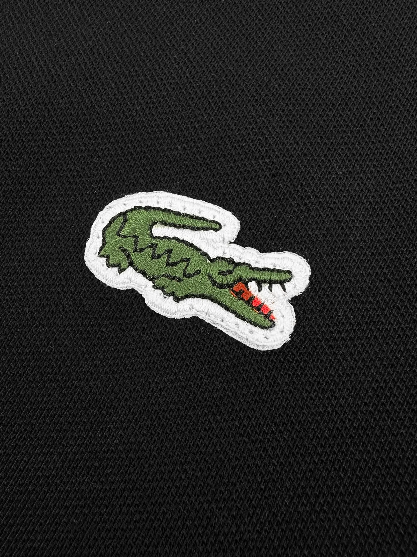 Lacoste Crocodile Logo Polo Shirt Custom Glazed Bee Extract Cotton Delicate and Soft Comfortable Breathable Soft Black with a Breathable Feeling Not Heavy and Unobtrusive Using the Most Calm Tones to Interpret French Relaxation The Iconic Little Crocodile Comes to Your Heart On the Pure Black Canvas, it outlines a low-key edge with a vivid attitude and simplifies the complexities. It uses black as the base and green crocodile as the print to show the texture and brand heritage in a low-key manner. Process 1: Use car seal technology Make independent embroidery chapters through computer embroidery, then position them and sew them to fix them on the clothes. They have a strong three-dimensional effect, are strong and washable, and have stable quality. Process 2: The fabrics have been fermented and washed. They have a better feel and texture. They are not easy to deform, not easy to shrink, not easy to fade, and maintain long-term beauty. Accessories: Customized 1:1 Lacoste crocodile logo Customized 1:1 Lacoste trademark Version: Fitted version Size: S M L XL Style number: CC 968